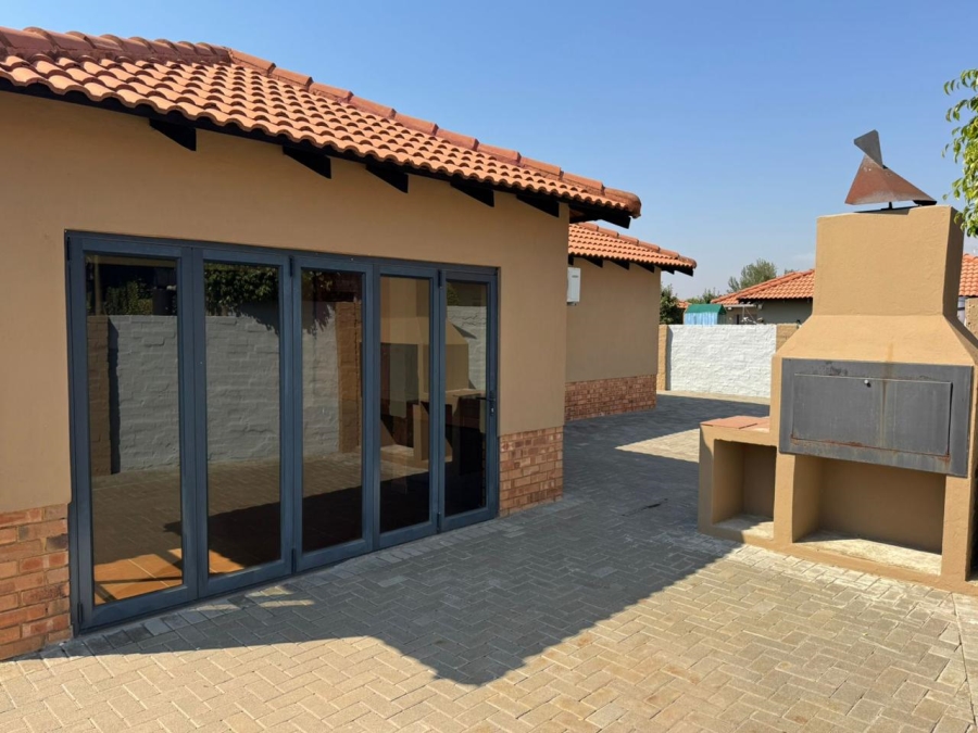 3 Bedroom Property for Sale in Waterkloof East North West